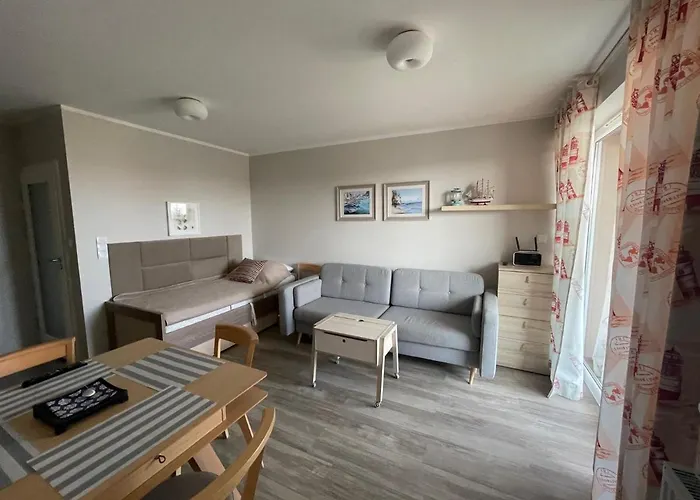 Private Baltic Cliff * 尼彻兹