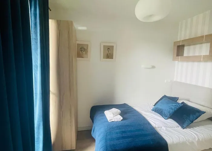 Private Baltic Cliff * 尼彻兹